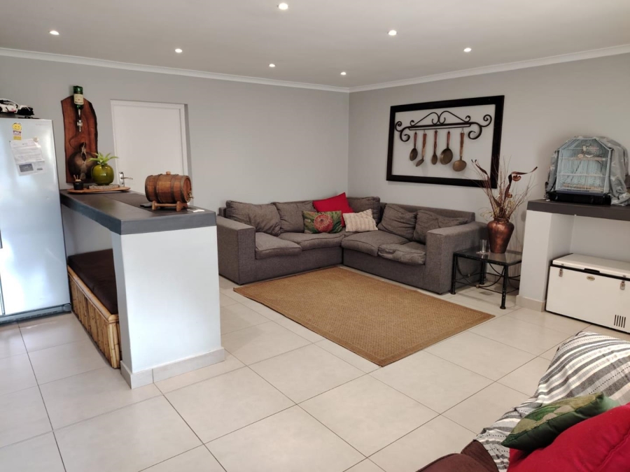 To Let 3 Bedroom Property for Rent in Chrismar Western Cape